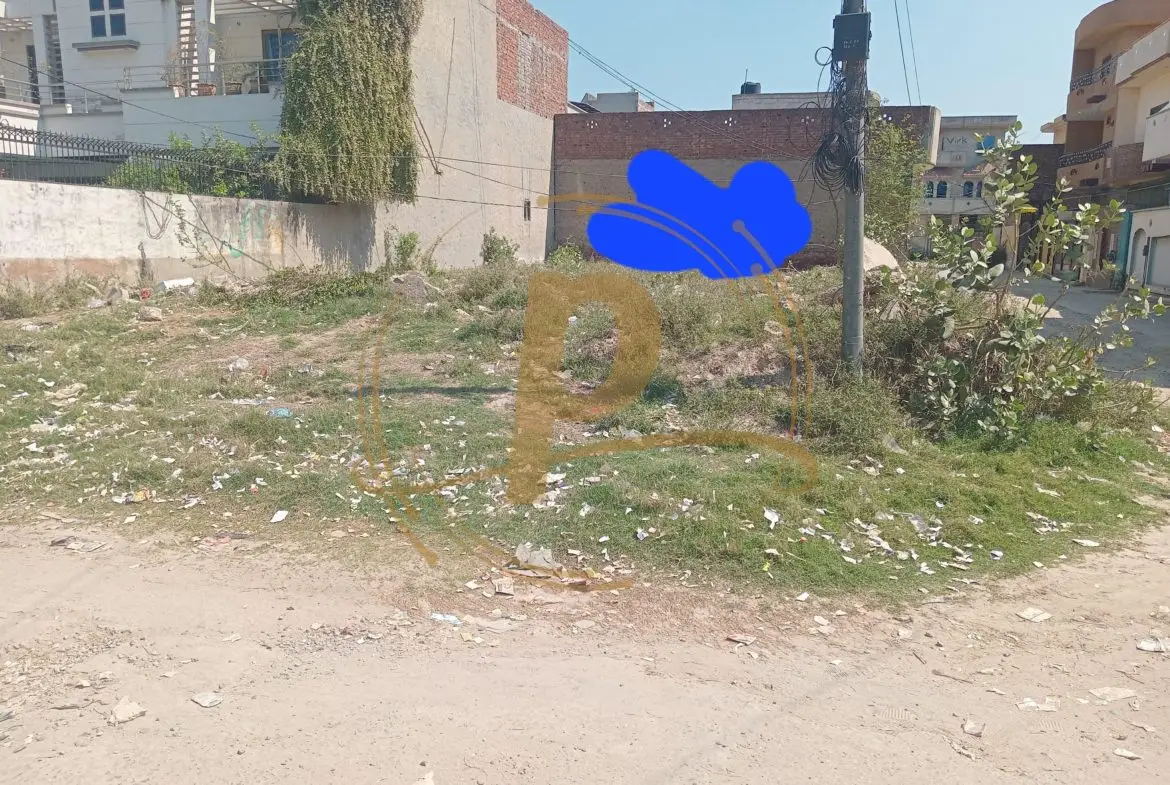 10 marla plot for sale